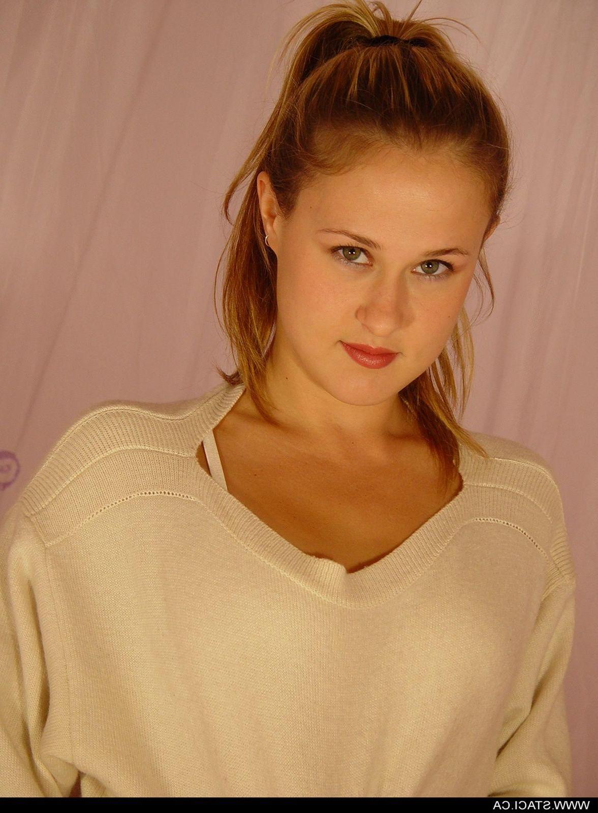 20P Pictures of Staci.ca waiting for you in bed