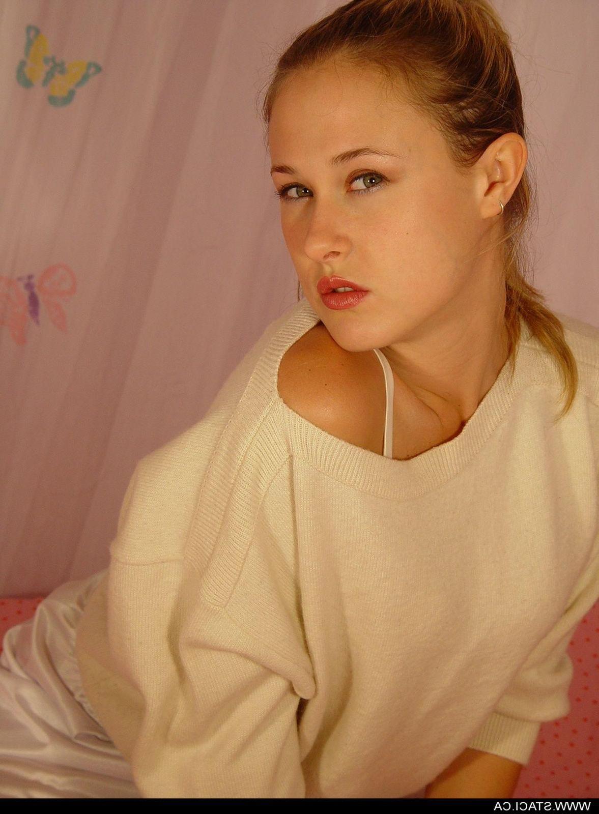 20P Pictures of Staci.ca waiting for you in bed