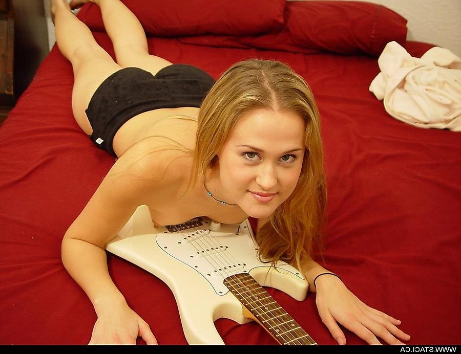 20P Pictures of teen amateur Staci.ca stripping for you