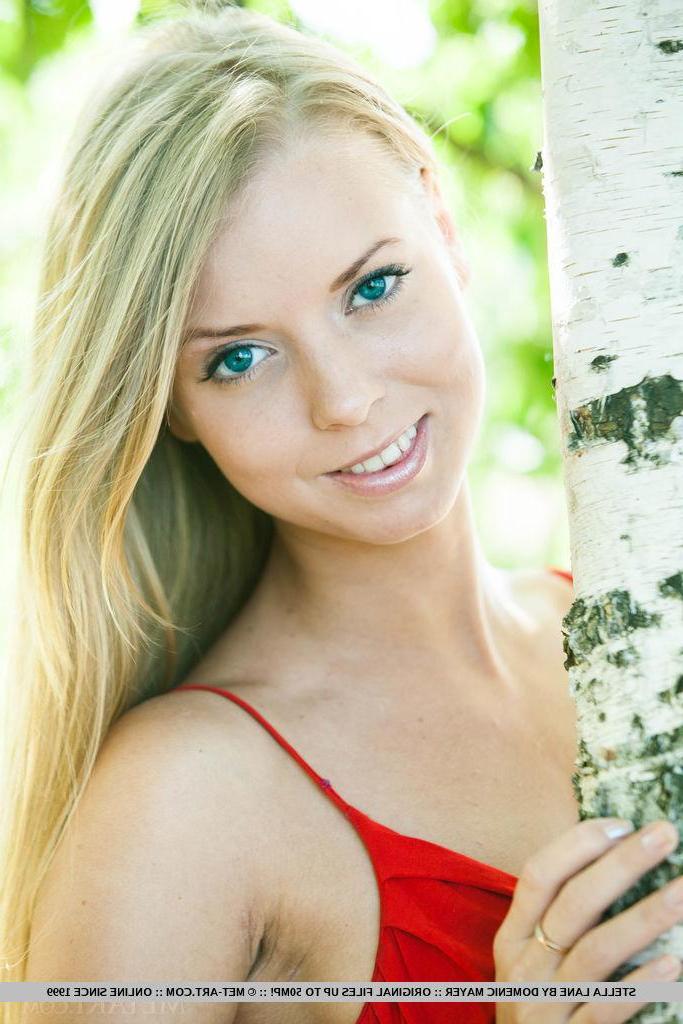 18P Stella Lane sensually poses outdoors baring her hot nude body