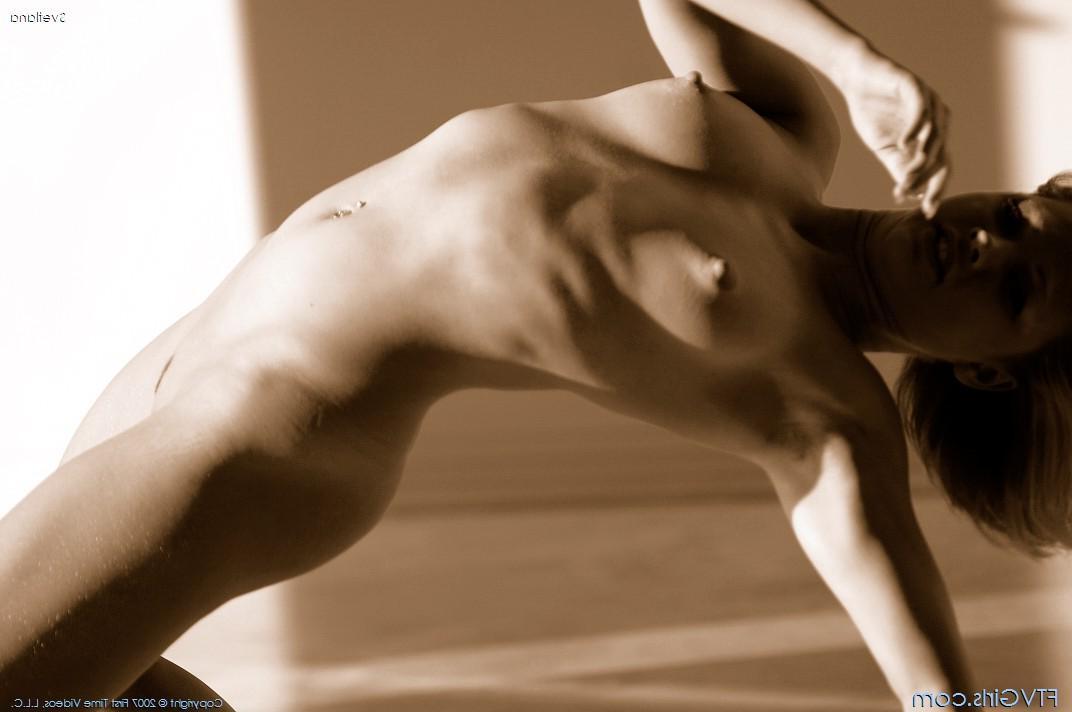 20P Pictures of Svetlana getting naked and crazy
