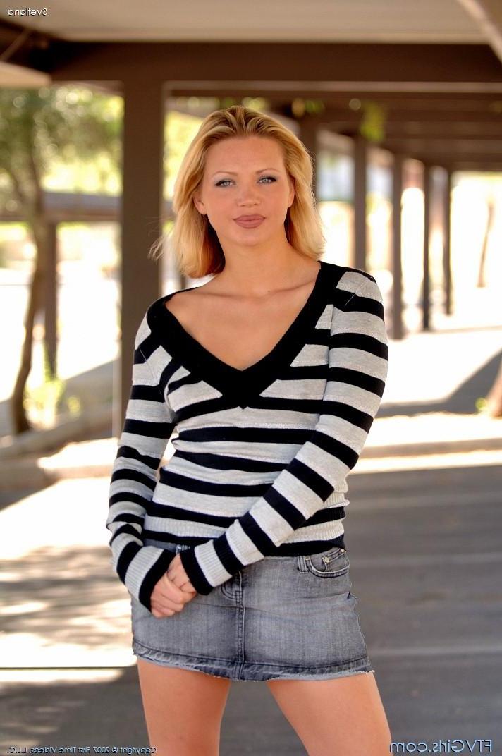 20P Pictures of Svetlana spreading for your cock
