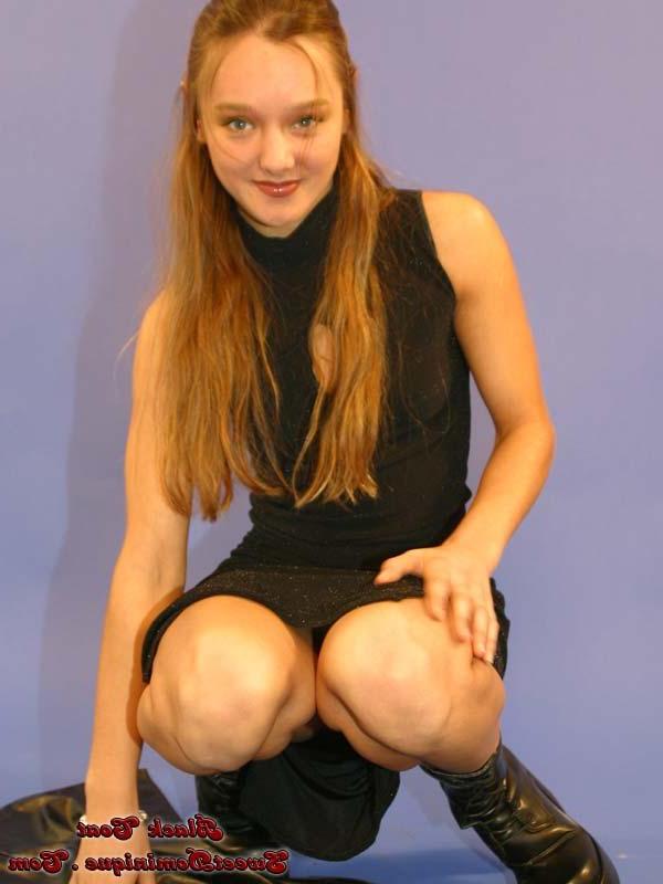 15P Pictures of teen amateur Sweet Dominique teasing in a skirt and boots