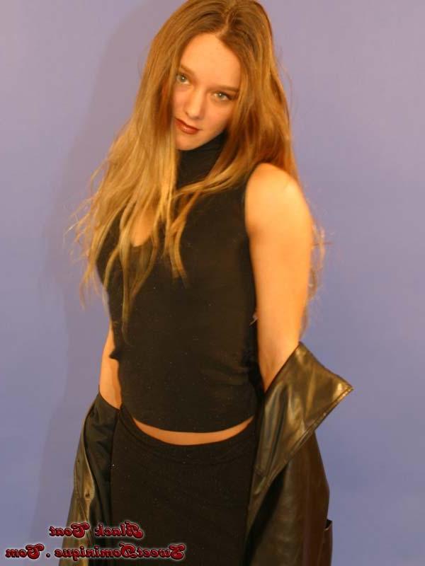 15P Pictures of teen amateur Sweet Dominique teasing in a skirt and boots