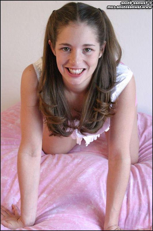 20P Pictures of teen girl Tawnee Stone exposing her boobs
