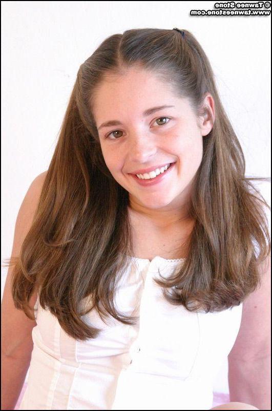 20P Pictures of teen girl Tawnee Stone exposing her boobs