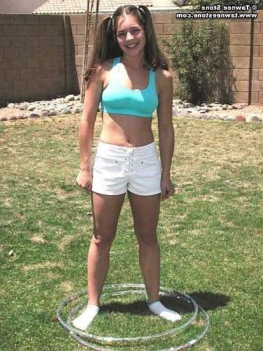 18P Tawnee stone naked outside in the grass