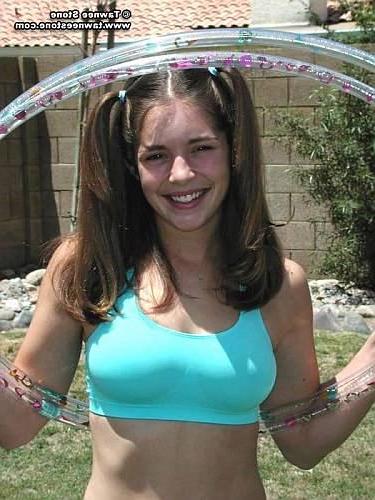 18P Tawnee stone naked outside in the grass