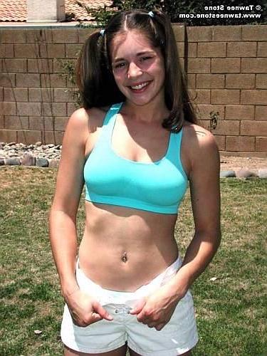 18P Tawnee stone naked outside in the grass