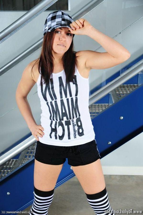 15P Pictures of teen cutie Taylor Lain masturbating in striped socks