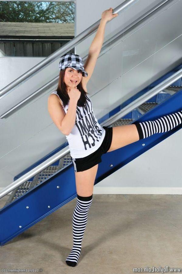15P Pictures of teen cutie Taylor Lain masturbating in striped socks