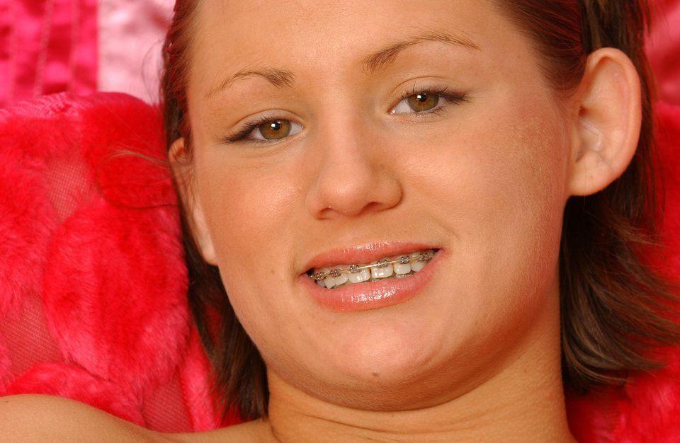 15P Pictures of Teen Emery spreading her pussy lips for you