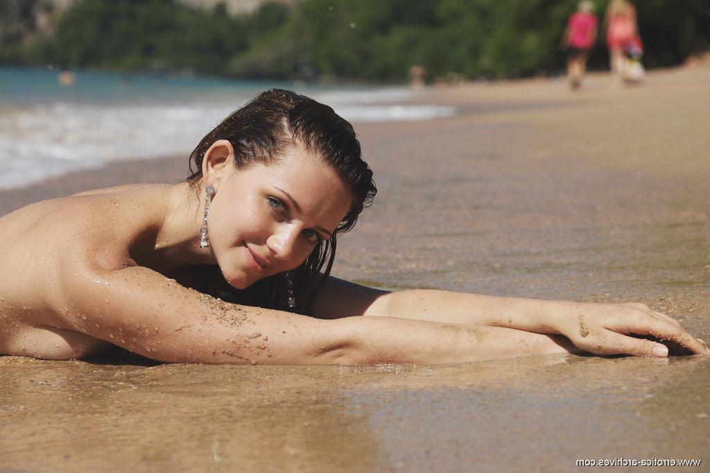 16P Beautiful girl Thea C shows you her fully nude body in "Insulo"