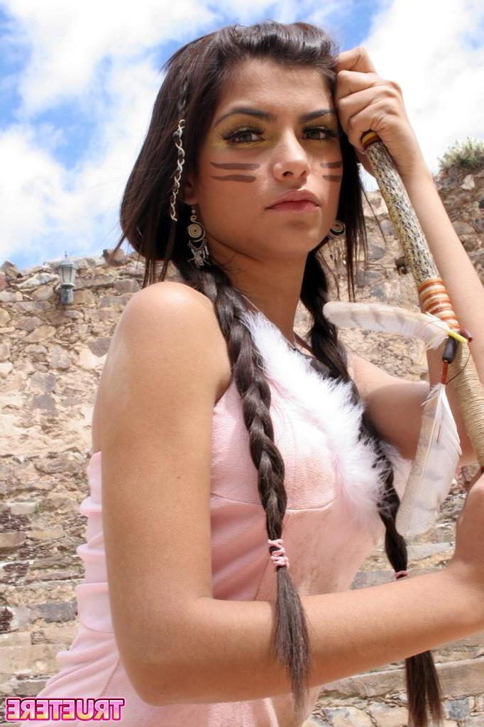15P Pictures of True Tere dressed up as a sexy indian