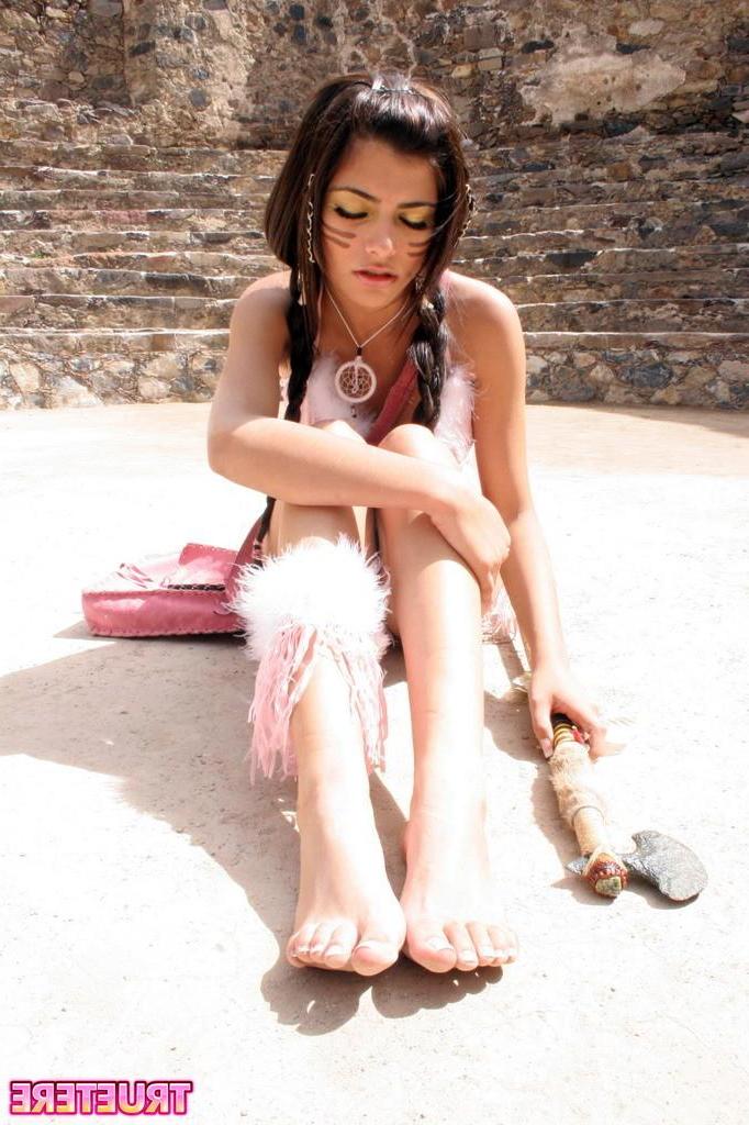 15P Pictures of True Tere dressed up as a sexy indian