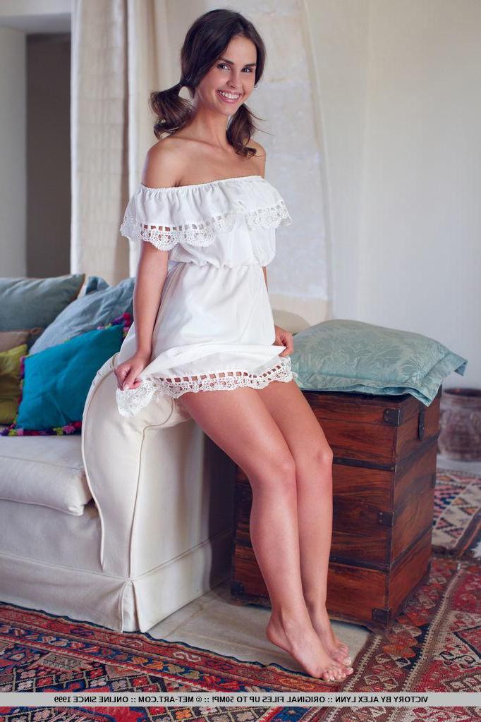18P Brunette teen Victory shows off her hot nude body in "Detaule"