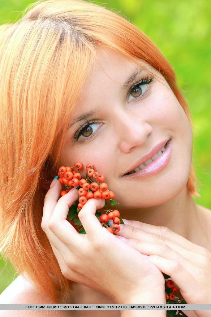 18P Stunning redhead Violla A displays her beautiful body like a flower in the garden