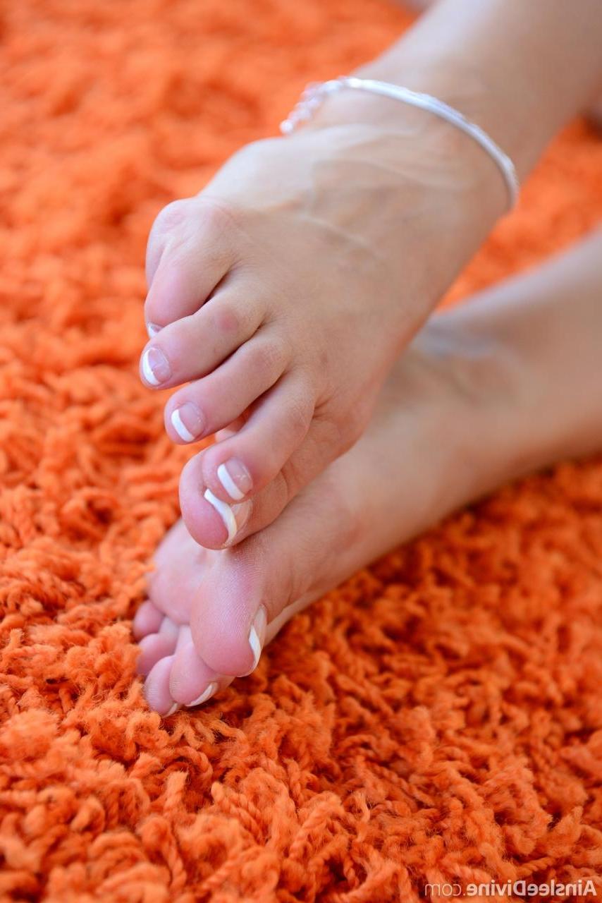 15P Ainslee Divine shows you her feet and pussy