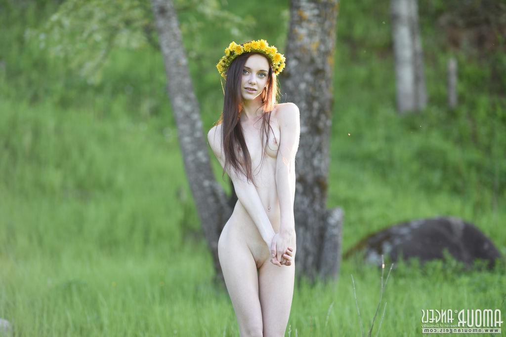20P Petite beauty Lapa displays her gorgeous nude body in Eternal Spring