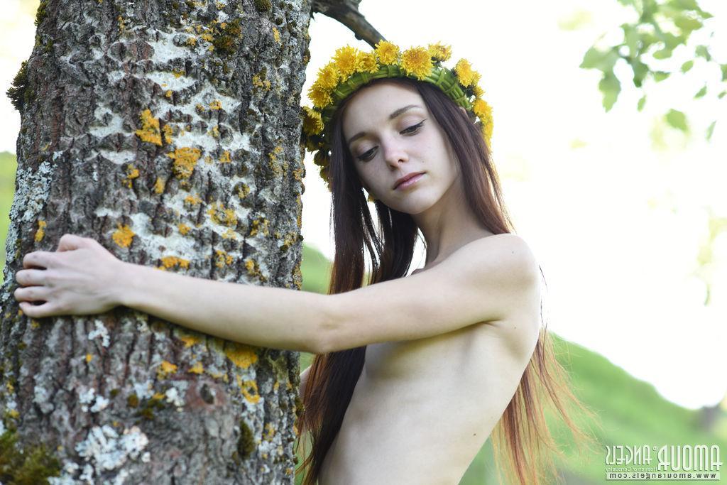 20P Petite beauty Lapa displays her gorgeous nude body in Eternal Spring