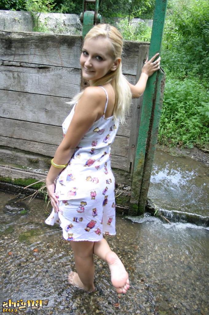 15P Sexy blonde teen removes her white boots and gets her feet all dirty