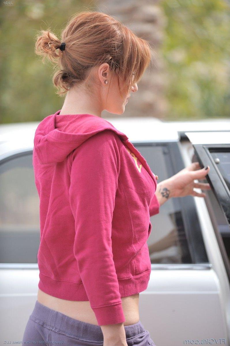 20P Pictures of Jade masturbating in public