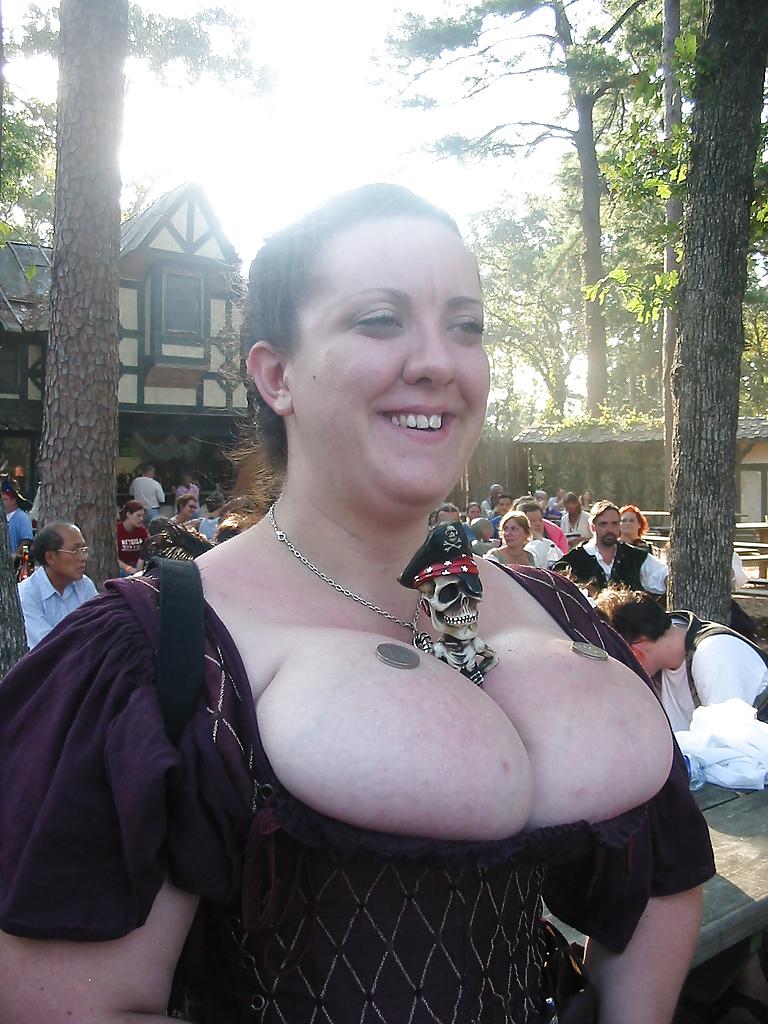 25P Ig Boobs Renaissance Fair