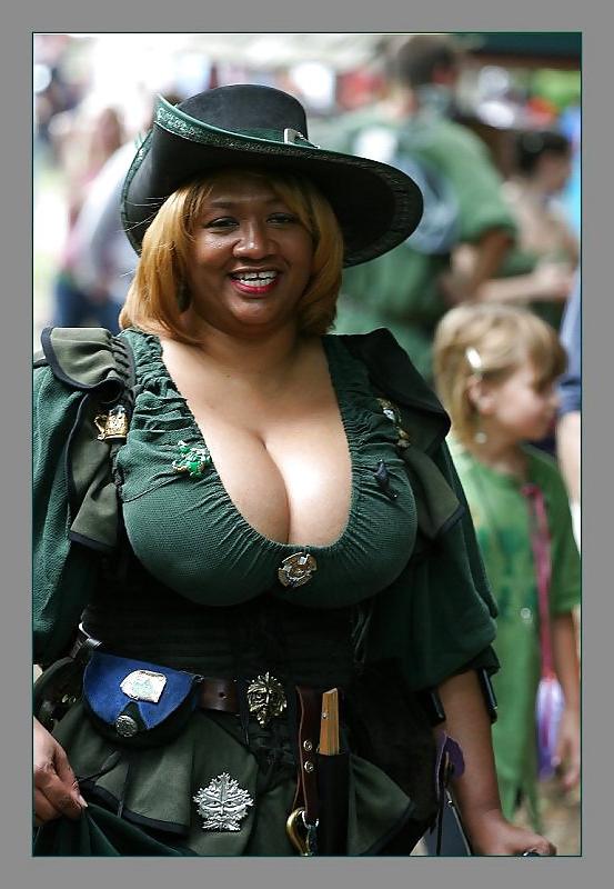 25P Ig Boobs Renaissance Fair