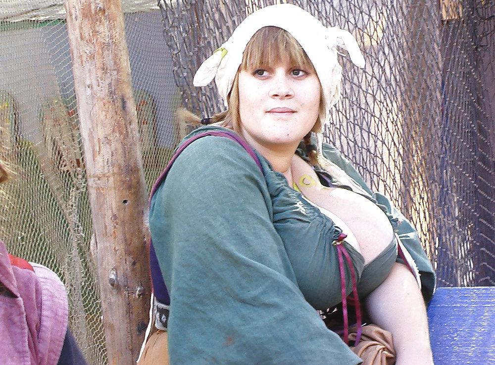 25P Ig Boobs Renaissance Fair
