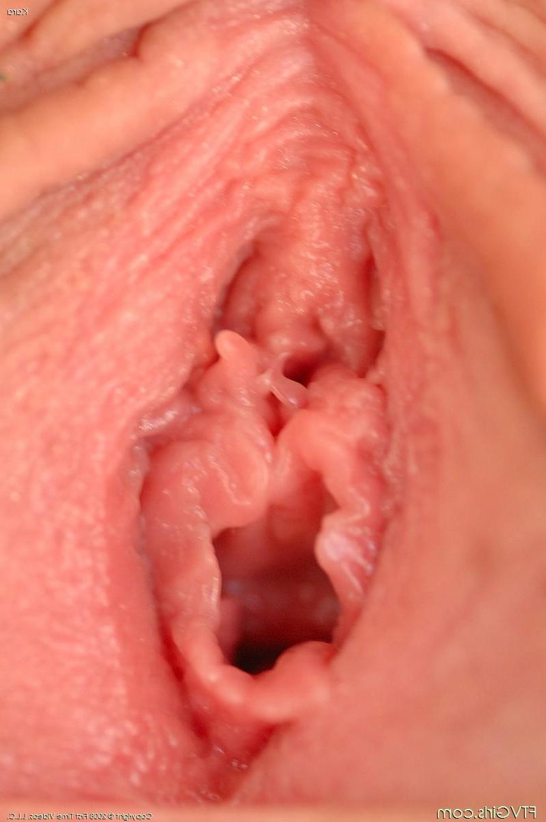 20P Pictures of Kara masturbating for your pleasure