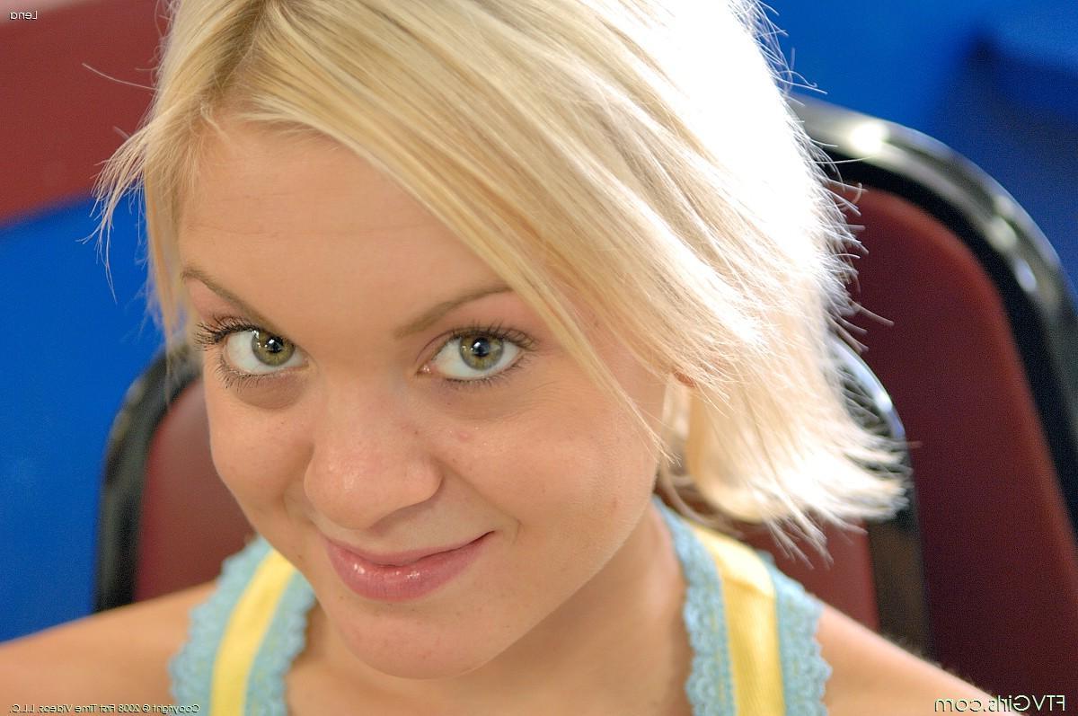 20P Pictures of blonde teen Kate masturbating for your pleasure