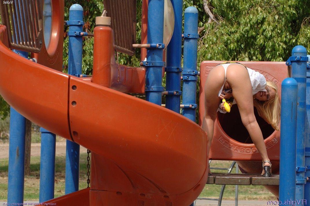 20P Pictures of Violet masturbating in a park