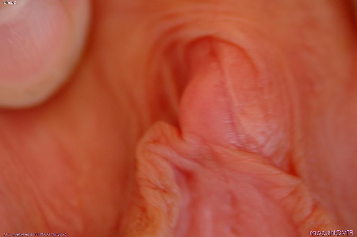 20P Pictures of a cute teen masturbating with a curling iron