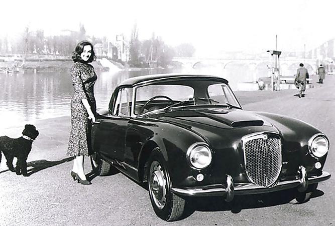 25P Retro Babes with Automobiles