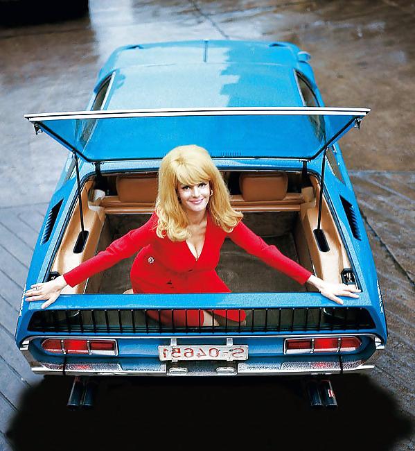25P Retro Babes with Automobiles