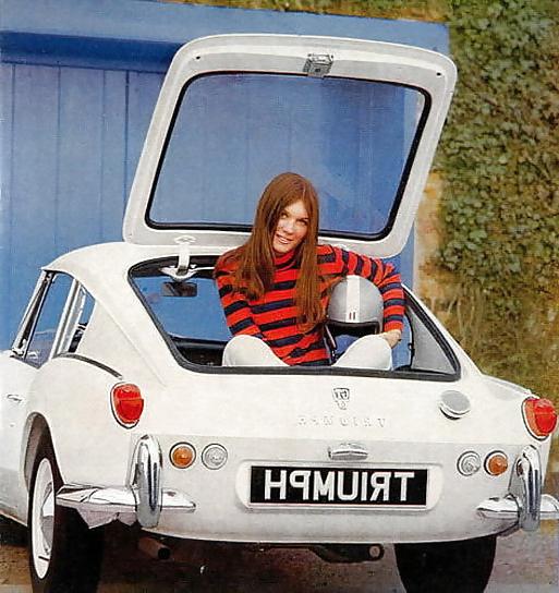 25P Retro Babes with Automobiles