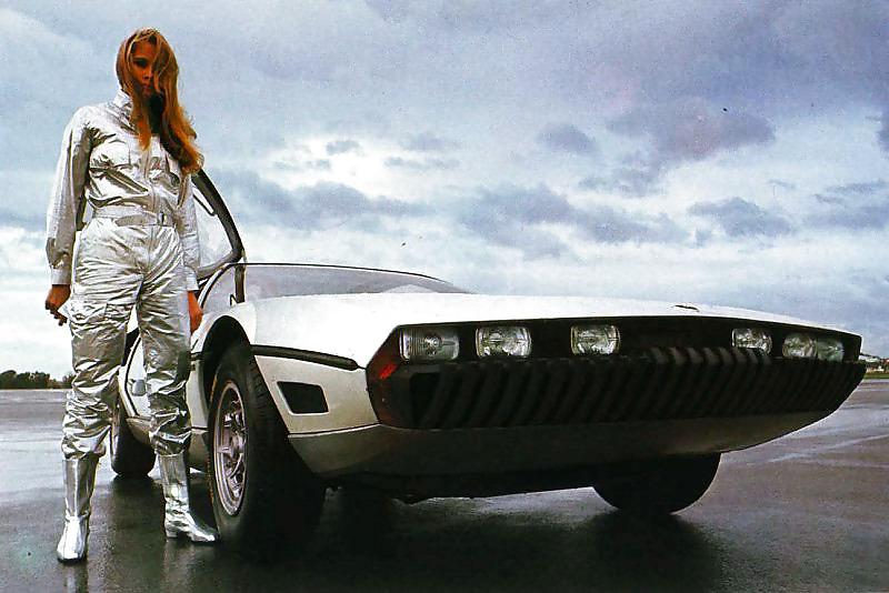 25P Retro Babes with Automobiles