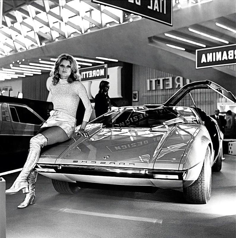25P Retro Babes with Automobiles