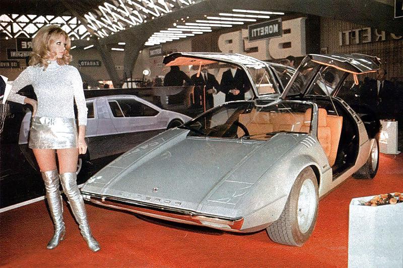 25P Retro Babes with Automobiles