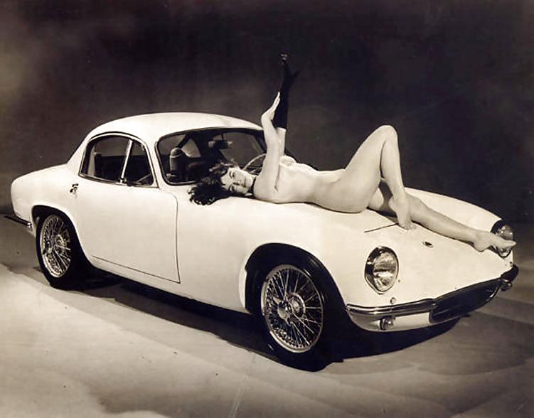 25P Retro Babes with Automobiles