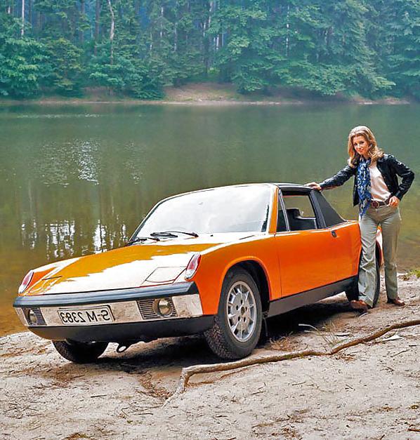 25P Retro Babes with Automobiles