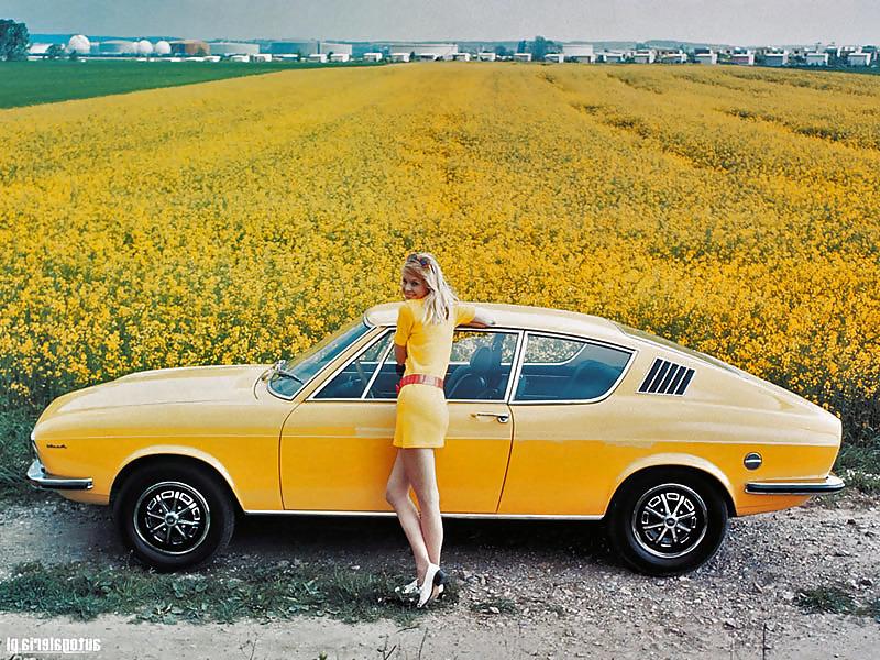 25P Retro Babes with Automobiles