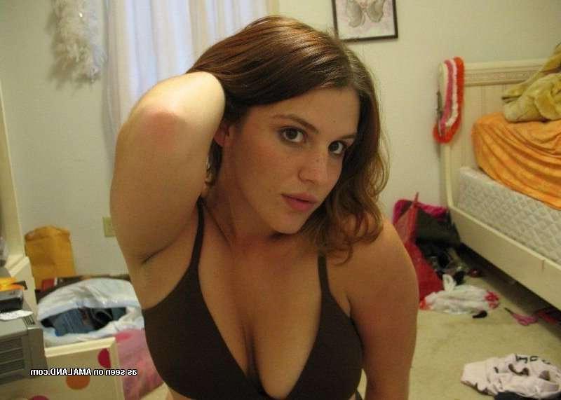 14P Sexy heavy-chested babes displaying their juggs