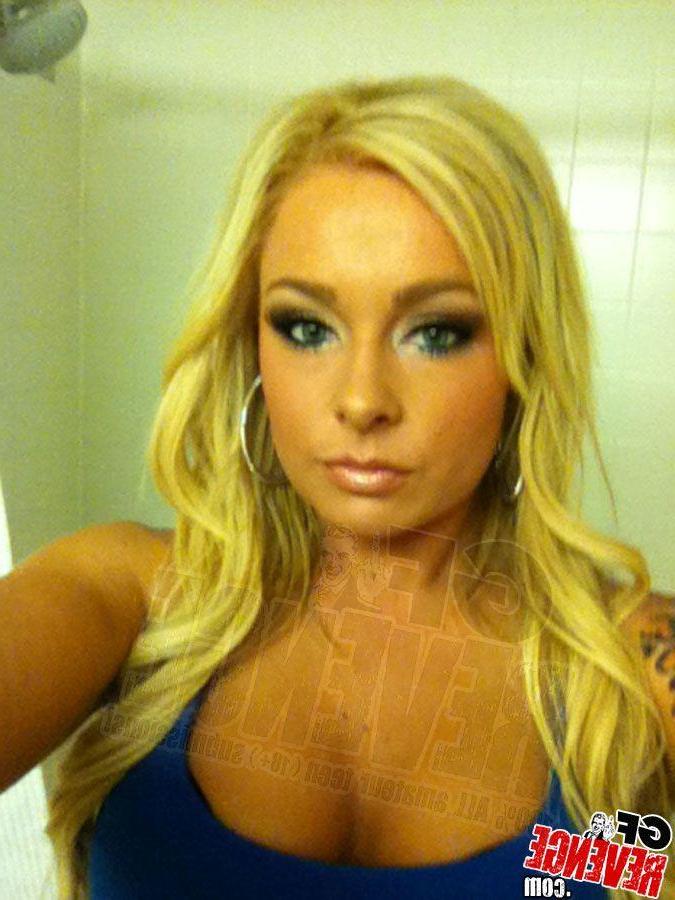 12P Pictures of a hot blonde gf taking pics of herself