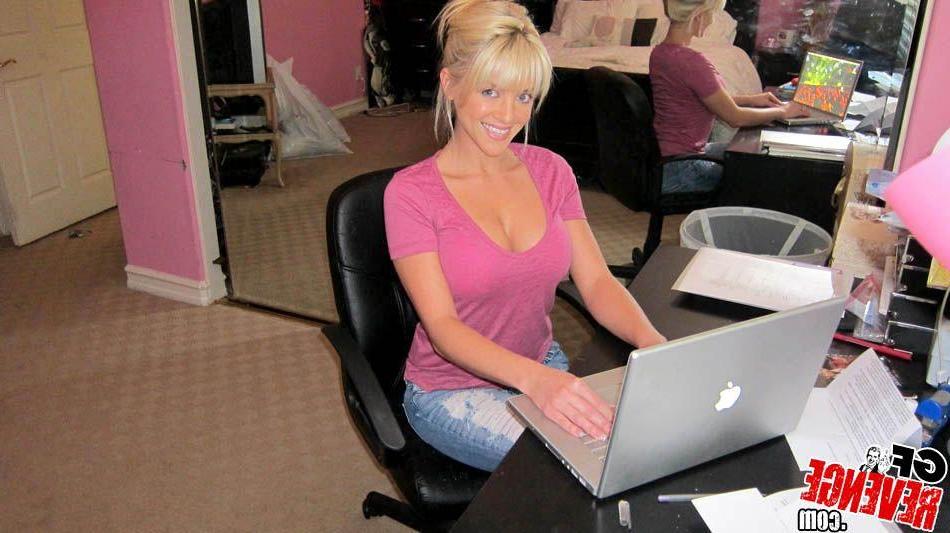 12P Pictures of a blonde gf masturbating in bed