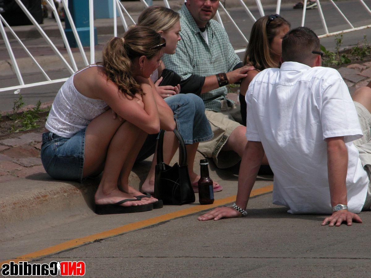 12P Pictures of hot girls caught in public