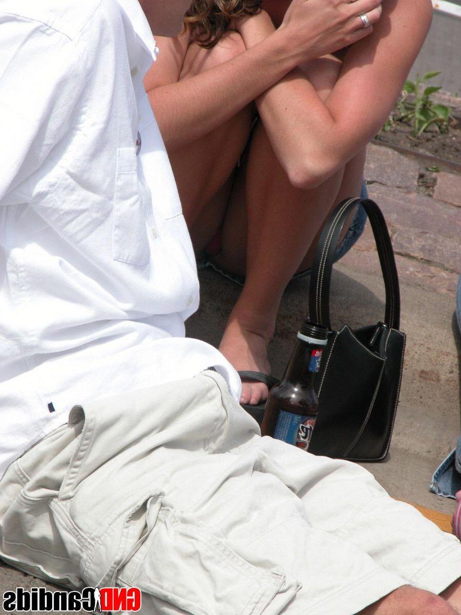 12P Pictures of hot girls caught in public