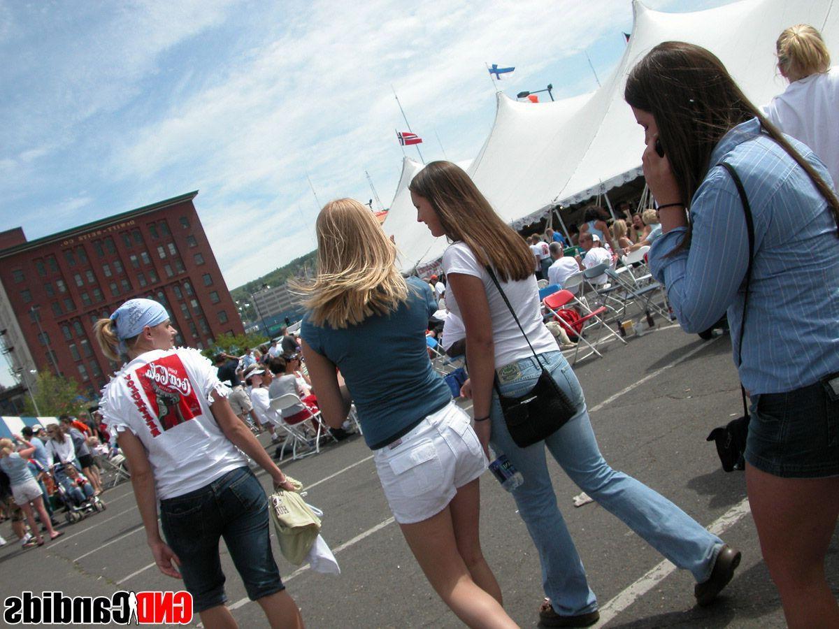 12P Pictures of hot girls caught in public