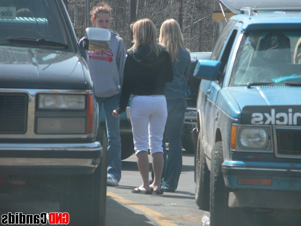 12P Pictures of candid teen girls caught in public