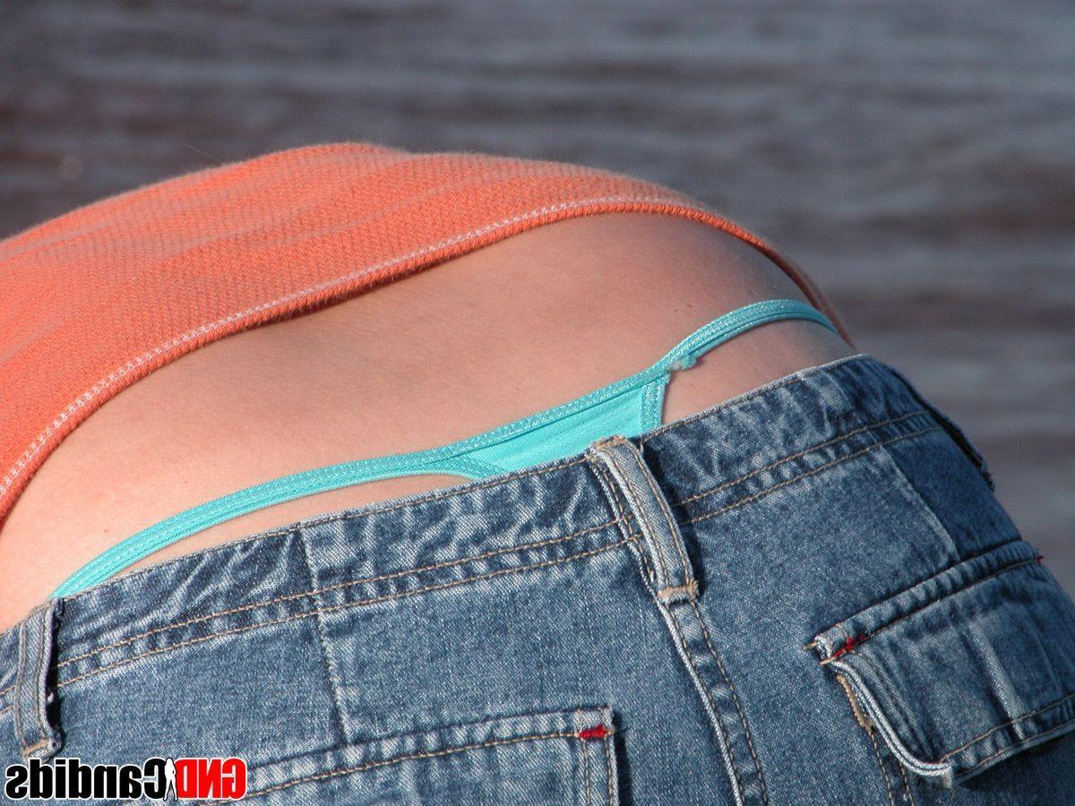 12P Pictures of candid teen girls caught in public